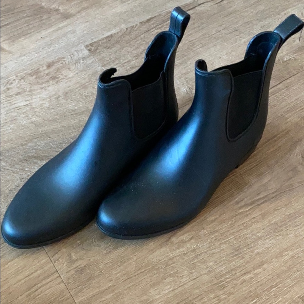 Rain boots ankle